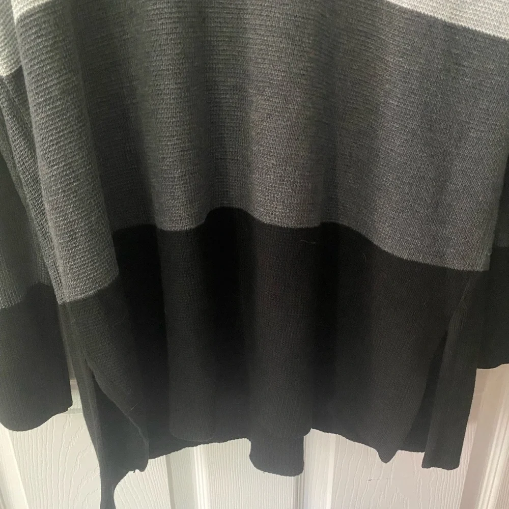 Vince Camuto Cream and Gray Crew Neck Sweater - Picture 3 of 7